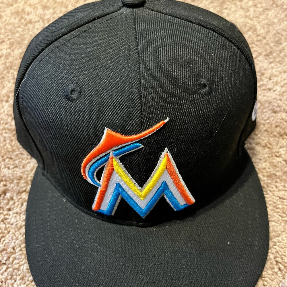 Mens New Era Miami Marlins Flat Brim Fitted Hat (size 7.5).